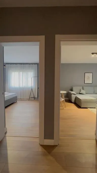 Bee Apartment 3-City Center Retreat Tirana Albanien