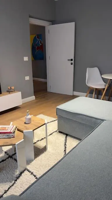Bee Apartment 3-City Center Retreat Tirana