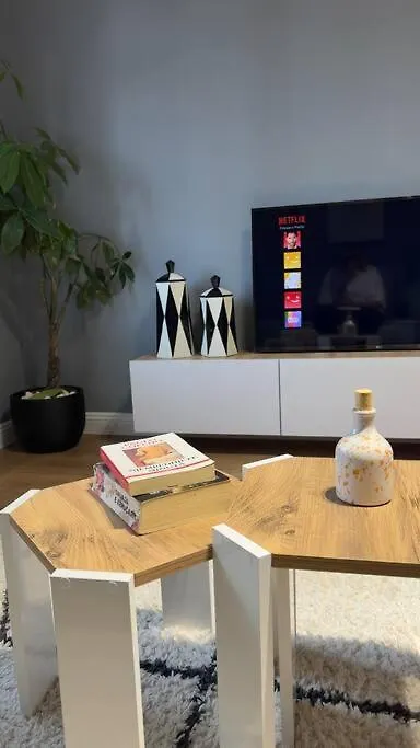 Bee Apartment 3-City Center Retreat Tirana