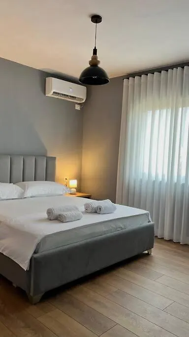Bee Apartment 3-City Center Retreat Tirana