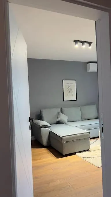 Bee Apartment 3-City Center Retreat Tirana 0*,  Albania