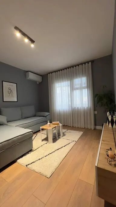 Bee Apartment 3-City Center Retreat Tirana